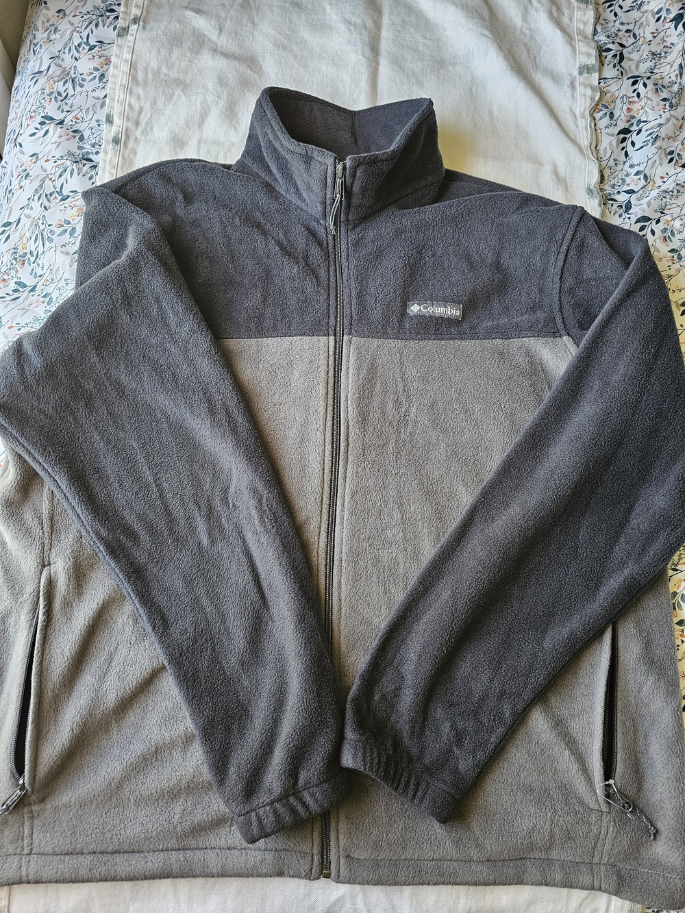 Columbia Men’s Two-Tone Gray Zip Front Fleece Jacket